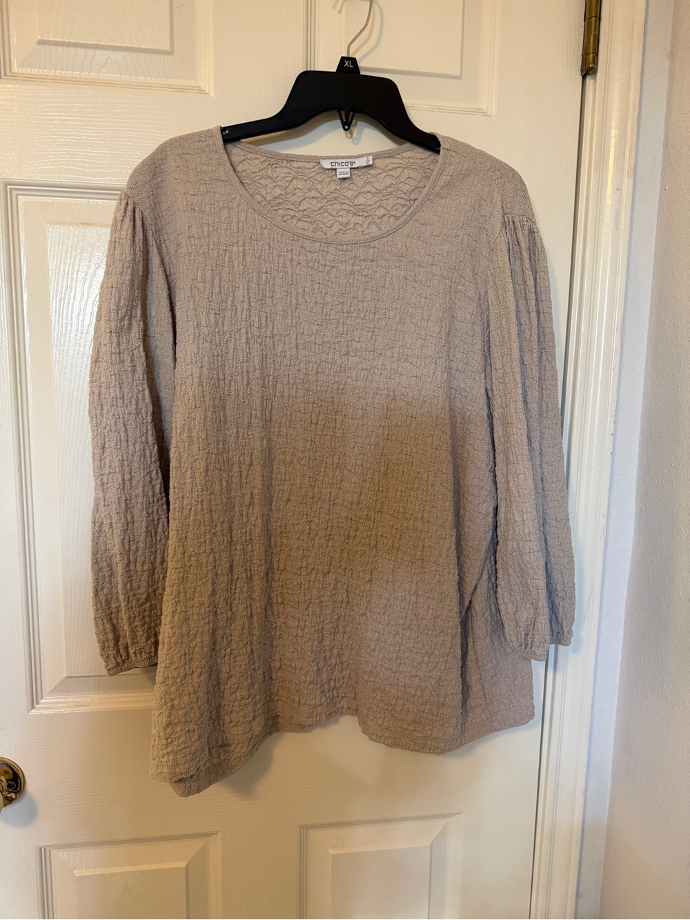 Chico's size 3 ( XL) Neutral Taupe Crinkle Scoop-Neck Long Sleeve Top